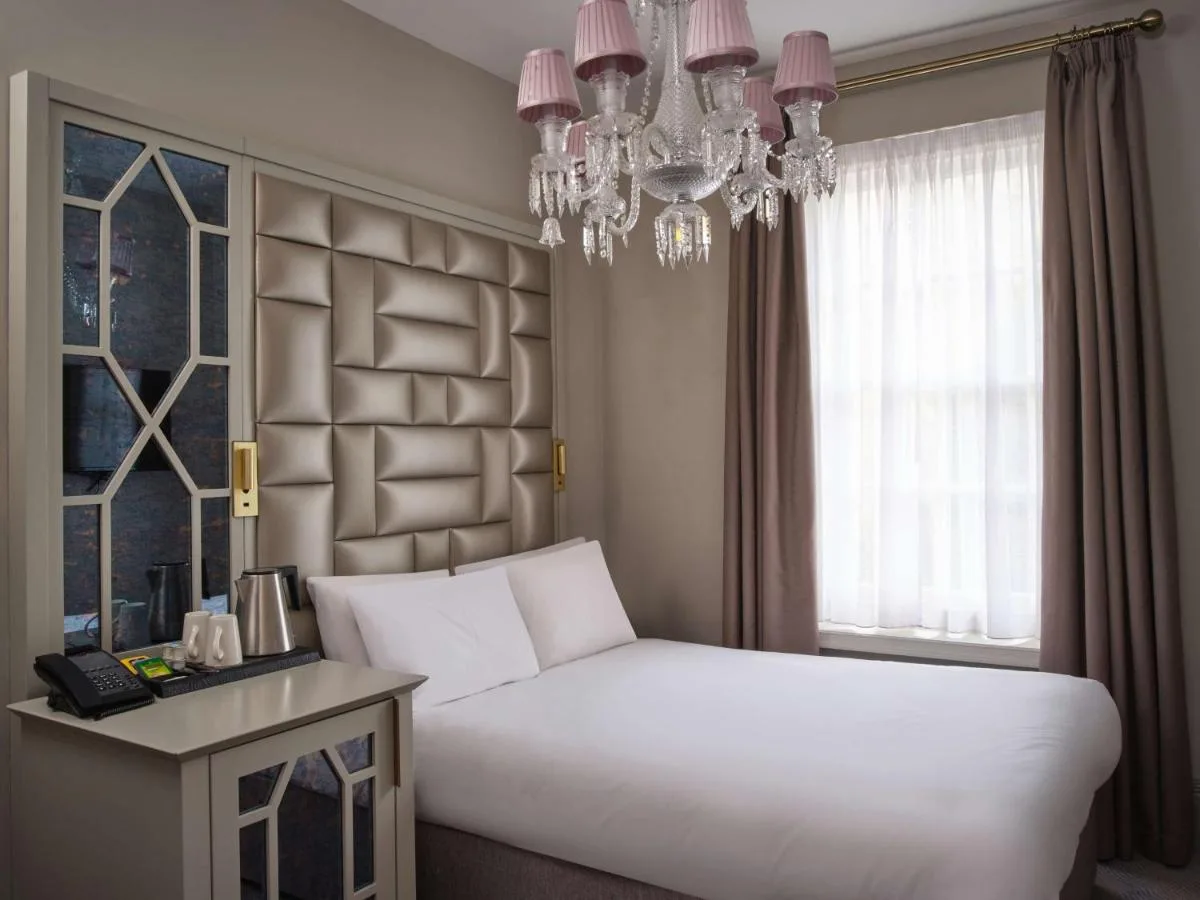 Boutique Cosy Room