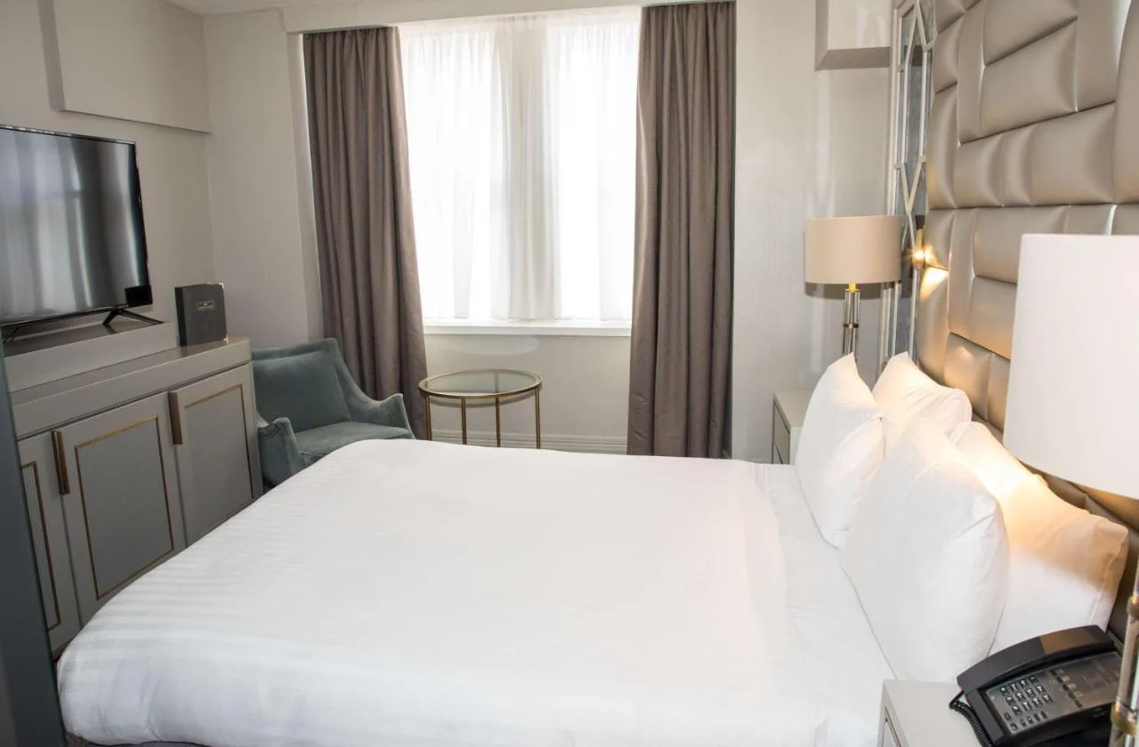 a hotel room with a bed and a television at Henrietta House, a member of Radisson Individuals in Bath